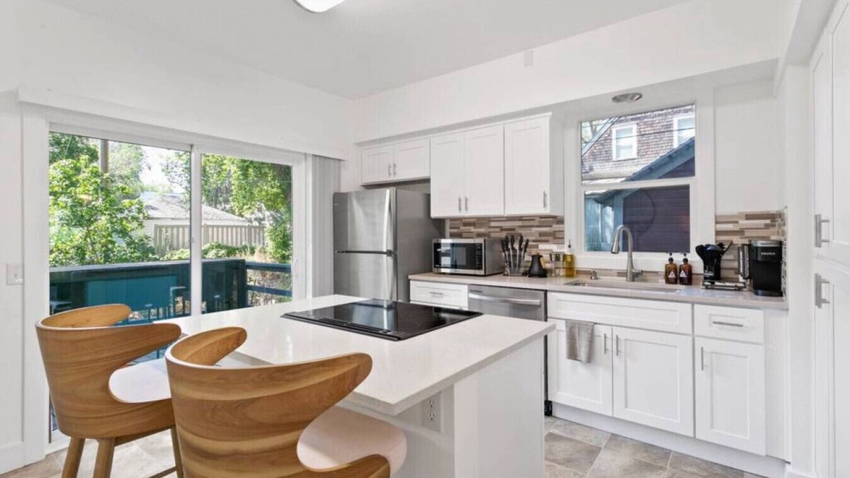 South Perry District House | Quaint South Hill Home w/Luxury King Bed & Wifi!