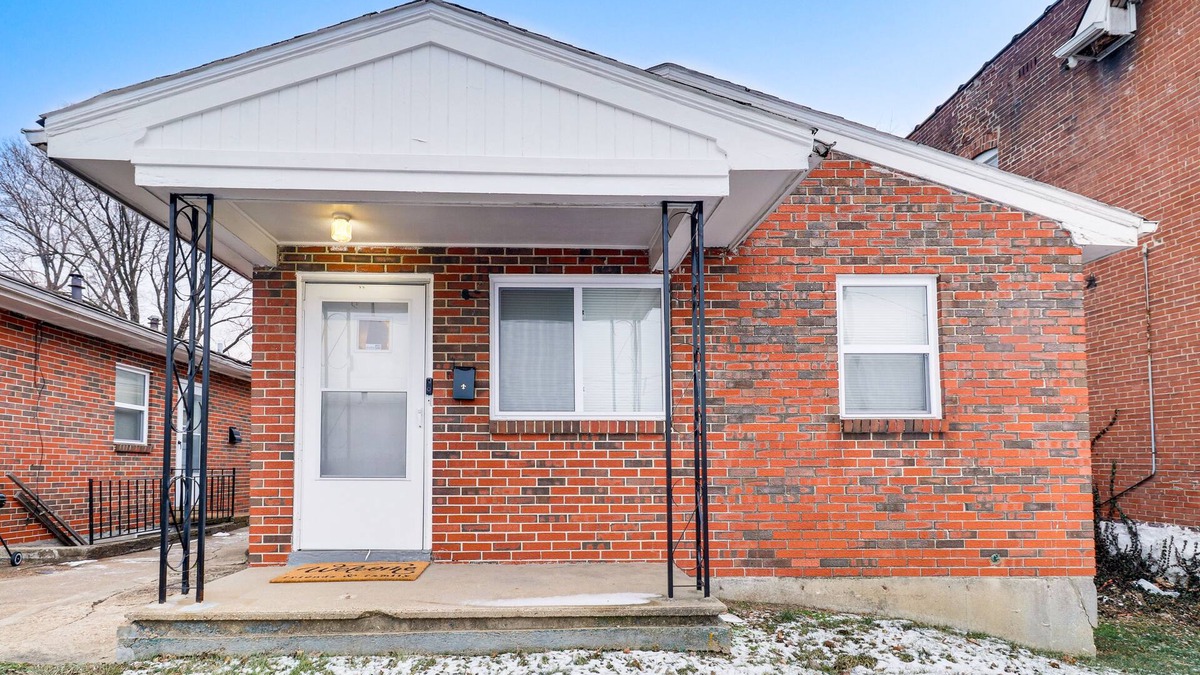 St. Louis House | Quaint St Louis Home ~ 6 Mi to Downtown!
