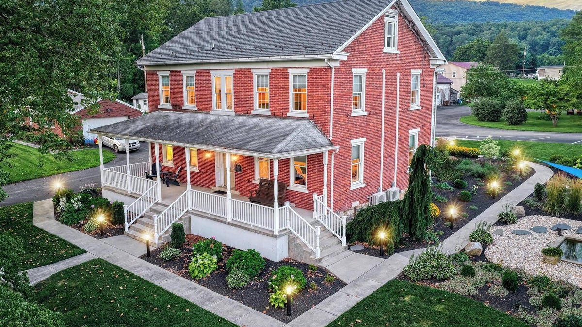 Halifax Apartment | Quaint Studio Suite in Historic Farmhouse - nNearby river access and hiking!