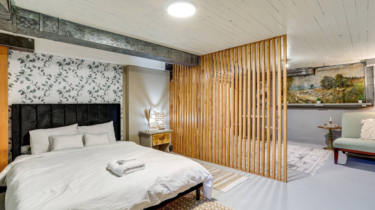Old Ballard Apartment | Quaint Studio w/Sauna: 5 Mi to Space Needle