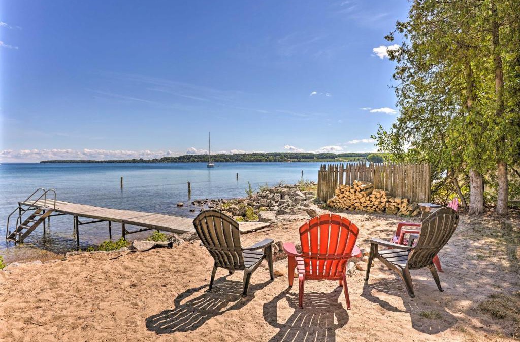 Suttons Bay Apartment | Quaint Studio with Shared Beach Walk to Suttons Bay