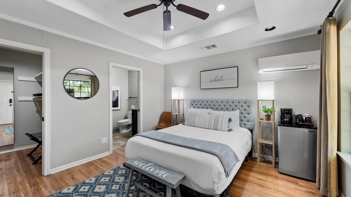 Crawford House | Quaint Suite with Boutique Hotel Vibes on Country Retreat Surrounded by Nature