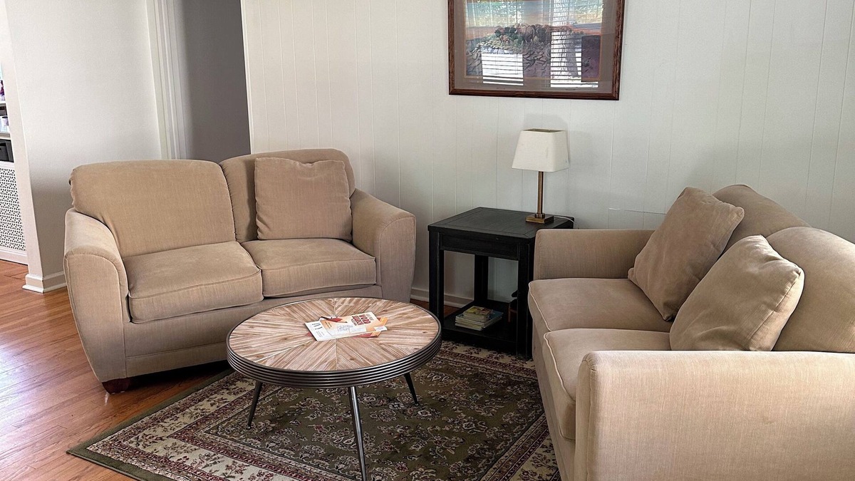 Central - Terry House | Quaint sunny cottage that rests in the historical neighborhood of Billings