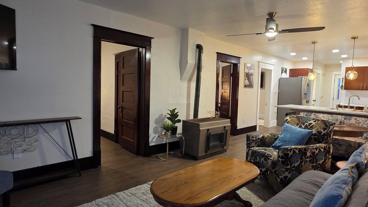 Guernsey House | Quaint & Updated In-Town Charmer