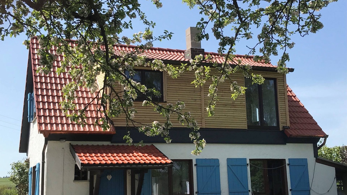 Zeitlofs House | Quaint vacation home with ponies in the Rhรถn biosphere reserve ๐๐