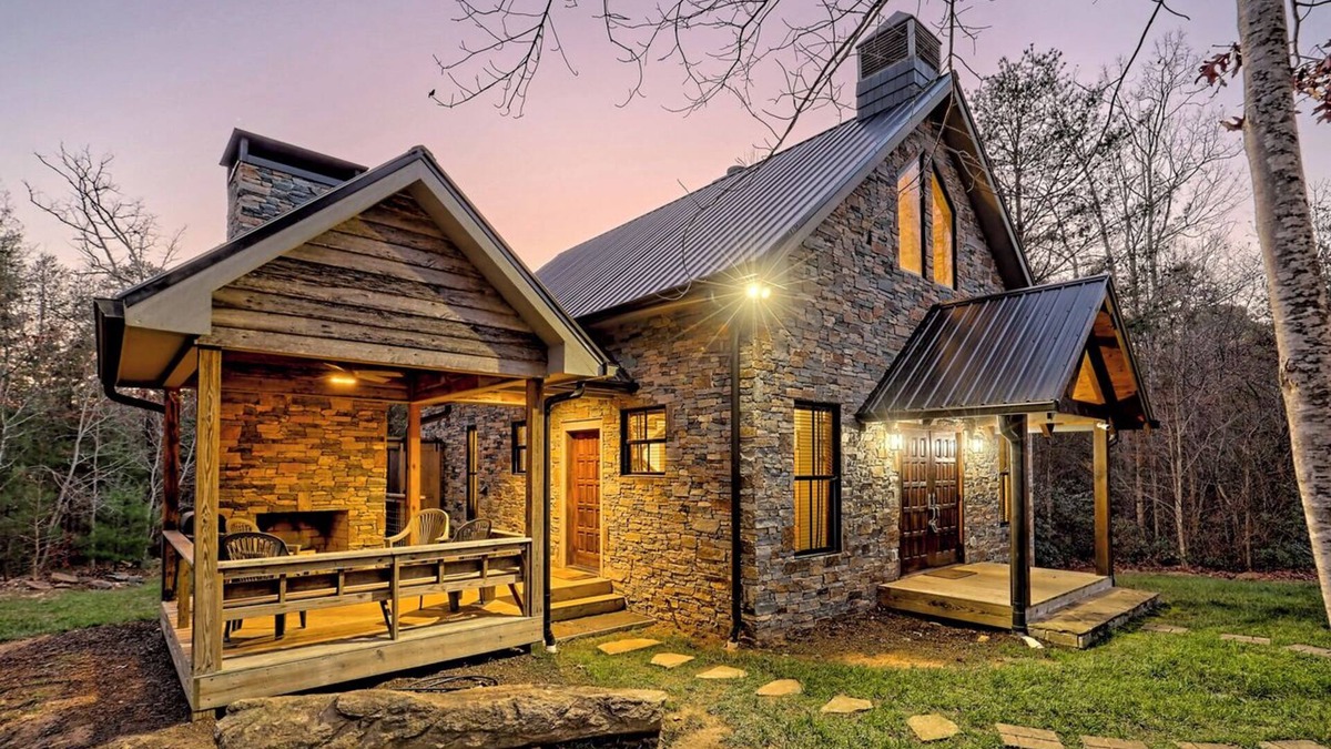 Clarkesville Cottage | Quaint Villa Near Tallulah Falls & Mtn Activities