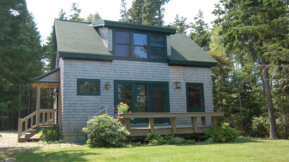 Manset Cabin | Quaint Waterfront Cabin - perfect for two