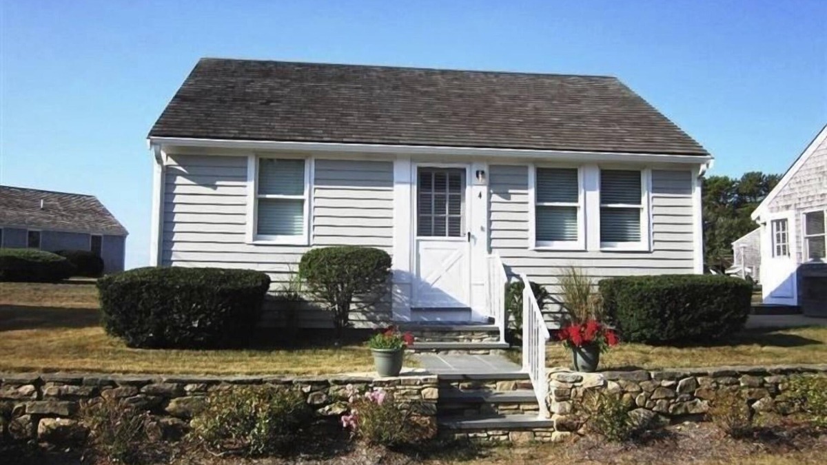 Wellfleet Cottage | Quaint Wellfleeter Cottage on Mayo Beach with 400 feet of private beach