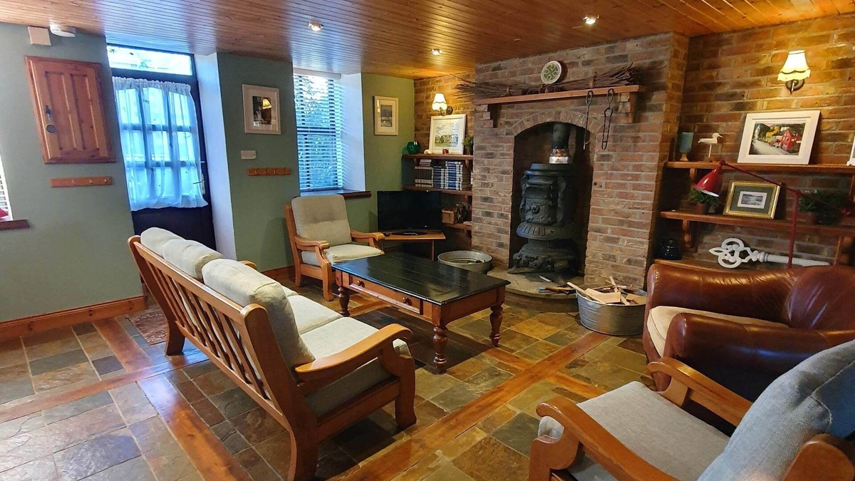 Killarney House | Quaint with the Perfect Location Row House in Killarney Town Centre