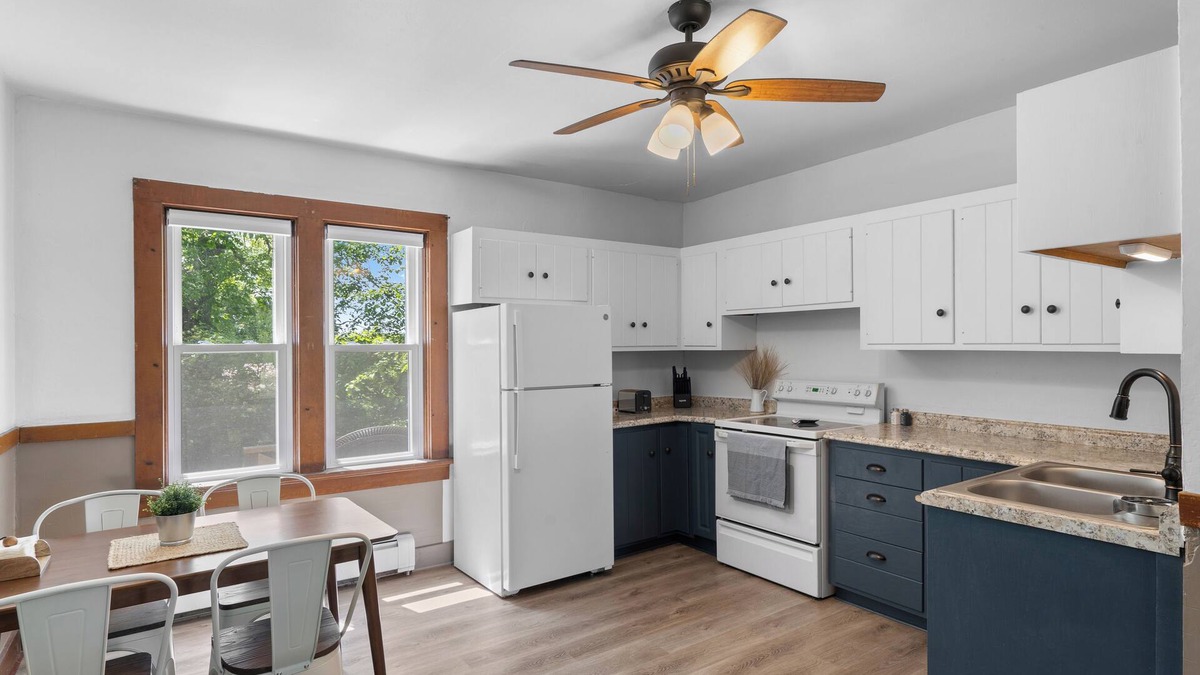 Grafton Other | Quaint wooded farmhouse in charming Grafton