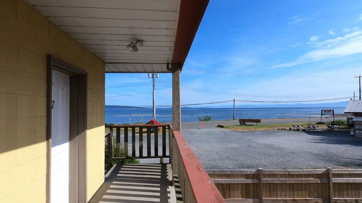 Regional District of Nanaimo Hotel | Qualicum Bay Resort