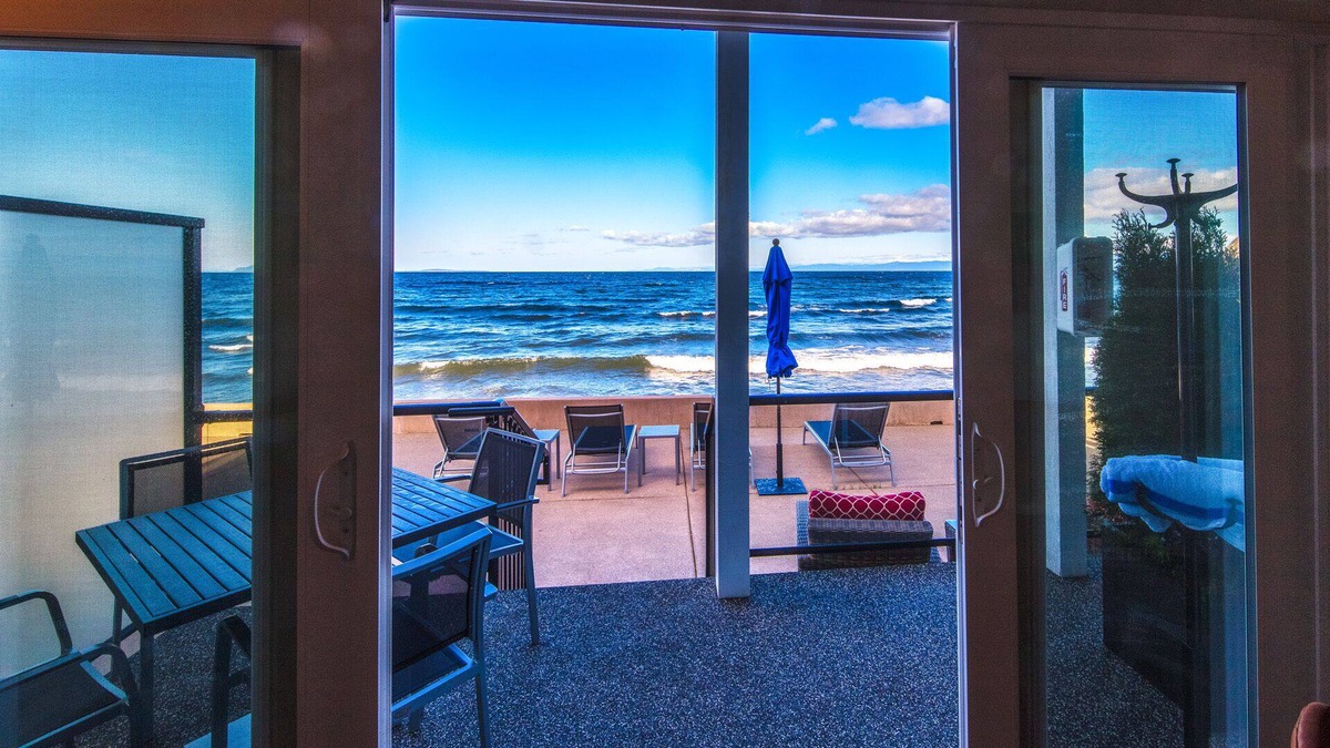 Regional District of Nanaimo Hotel | Qualicum Beach Ocean Suites