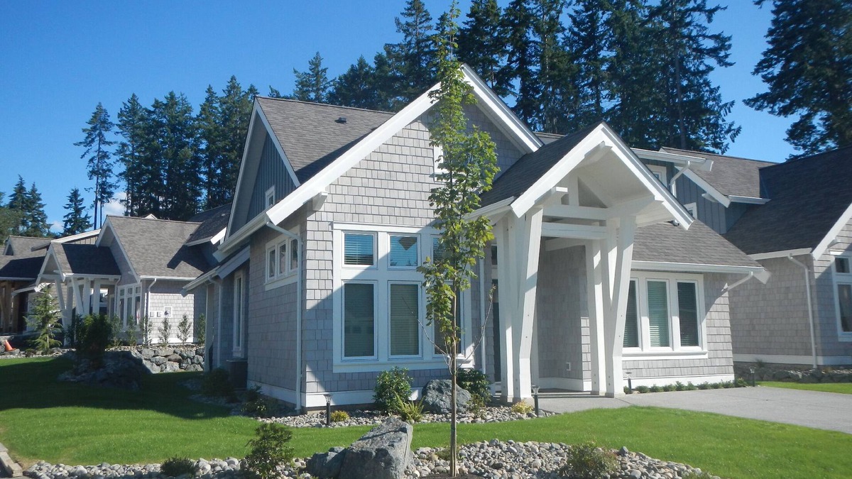 Regional District of Nanaimo House | Qualicum Family Beach House & Oceanfront Gated Resort.