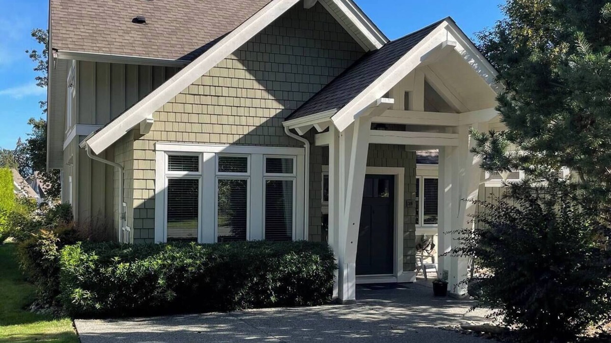 Regional District of Nanaimo House | Qualicum Landing Seaside Escape - Sleeps 6