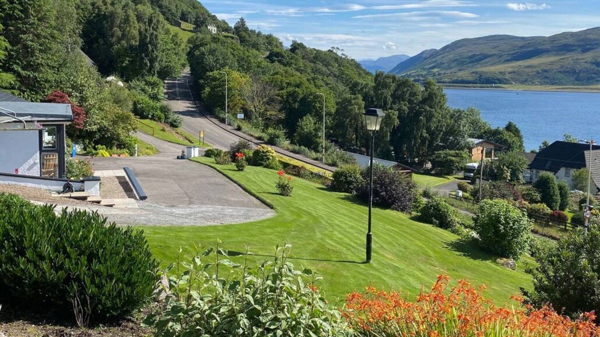 Ullapool House | Quality 4 star self catering accommodation in Ullapool with panoramic views.