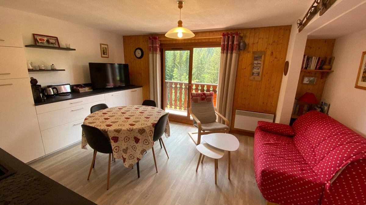 Chatel Apartment | Quality Apartment Near Châtel Centre with Multi Pass Access - Quiet Area, 2 Bed, Balcony, Parking