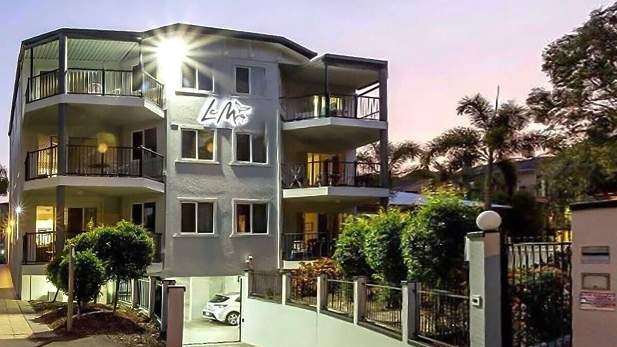 Scarness Apartment | Quality Esplanade Apartment