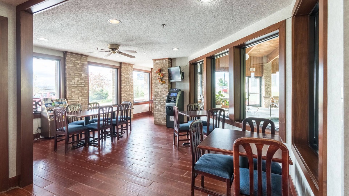 Mineralwells Hotel | Quality Express Inn & Suites