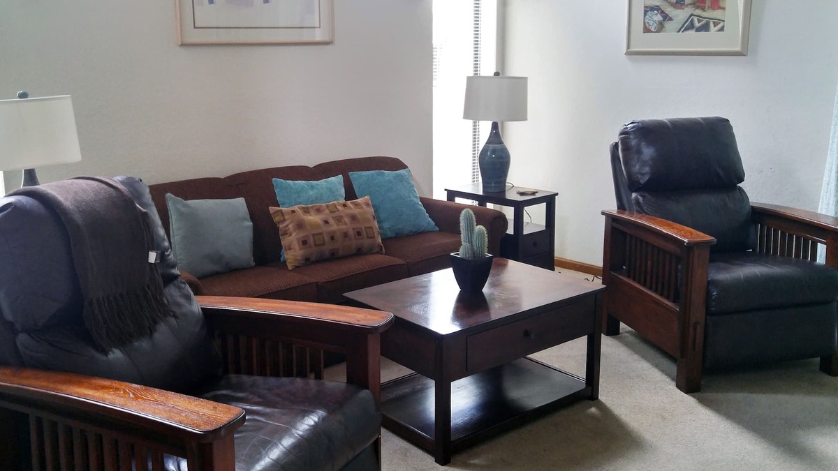 Pinetop Villa | Quality Hill Resort Villa, sleeps six, full kitchen, dining room, private patio