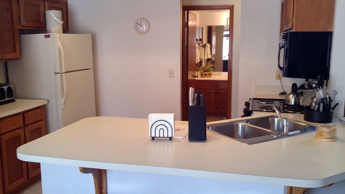 Pinetop Villa | Quality Hill Resort Villa, private garage with remote, deck and barbecue