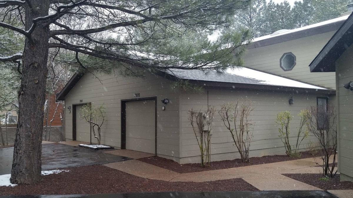 Pinetop Villa | Quality Hill Resort Villa, private garage and patio, vaulted ceilings