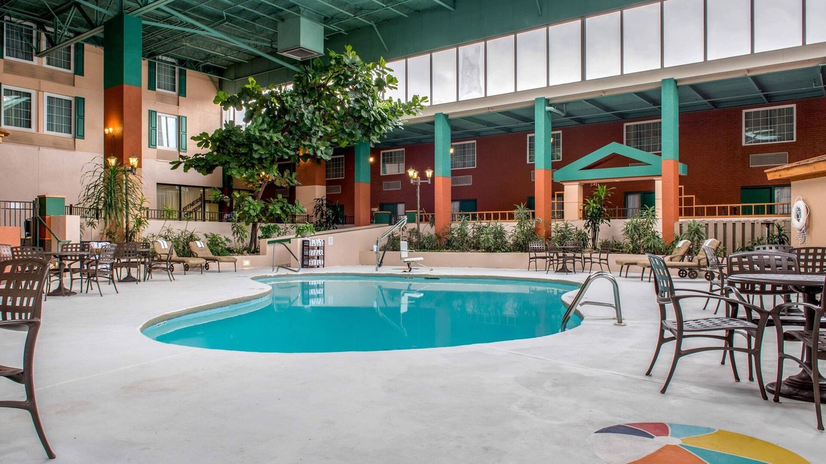 Blue Ash Hotel | Quality Hotel Conference Center Cincinnati Blue Ash