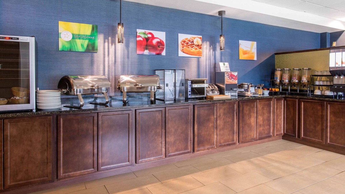 Gander Hotel | Quality Hotel & Suites