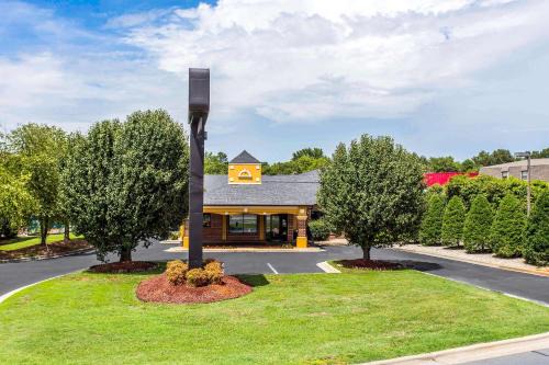 Albemarle Hotel | Quality Inn Albemarle