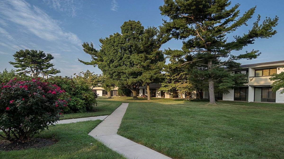 New Castle Hotel | Quality Inn And Suites Skyways
