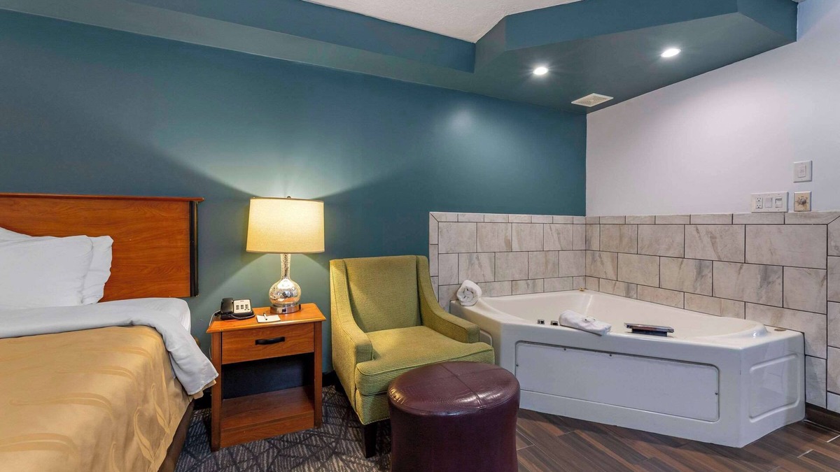 Austintown Hotel | Quality Inn Austintown - Youngstown West