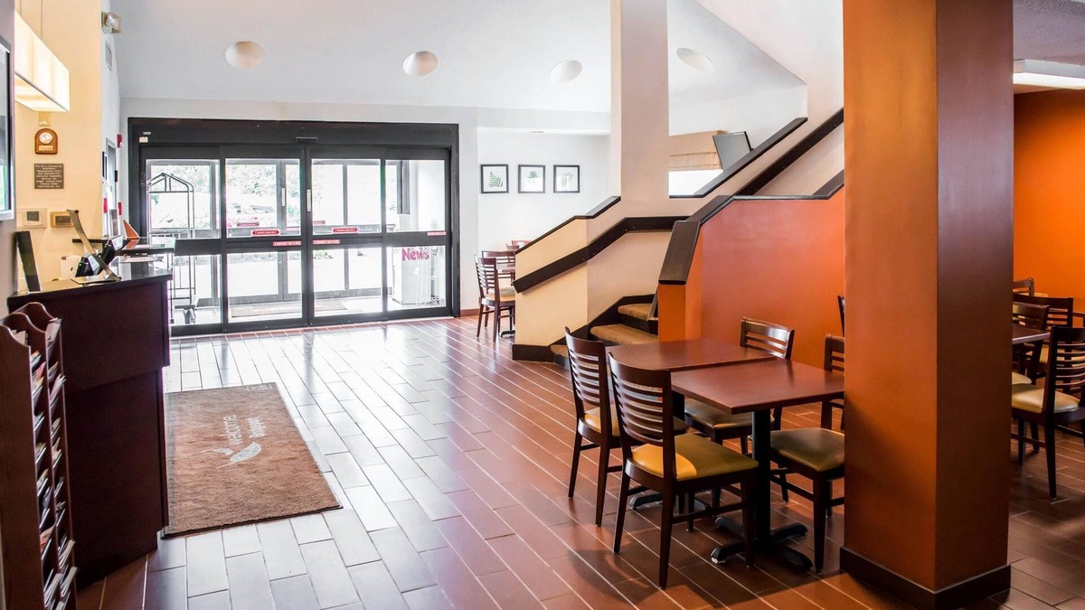 Bridgeport Hotel | Quality Inn Bridgeport - Clarksburg