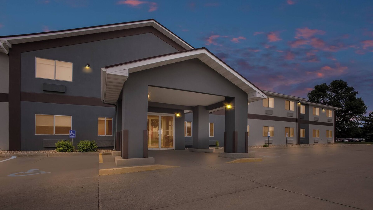 Brookings Hotel | Quality Inn Brookings - University