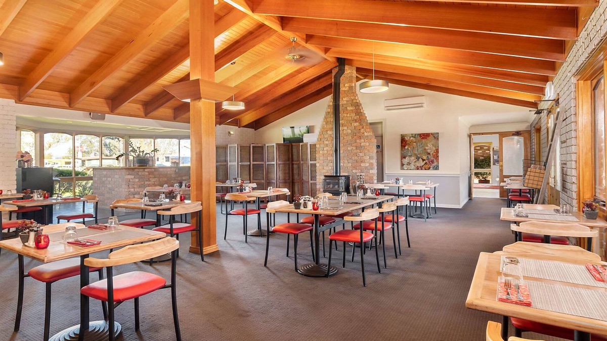 East Wagga Wagga Hotel | Quality Inn Carriage House