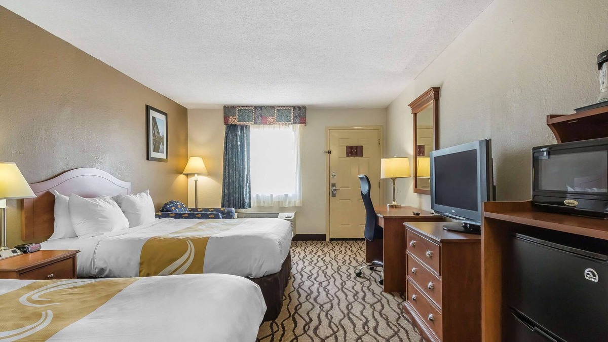 Charleston Hotel | Quality Inn Charleston - Sikeston