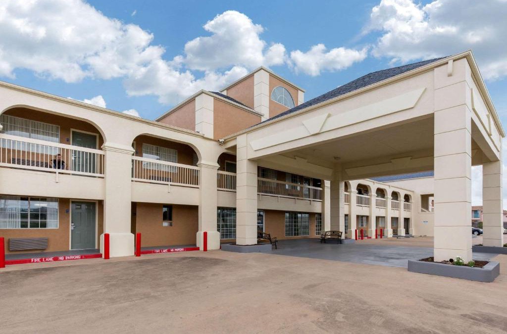 Clute Hotel | Quality Inn Clute Freeport