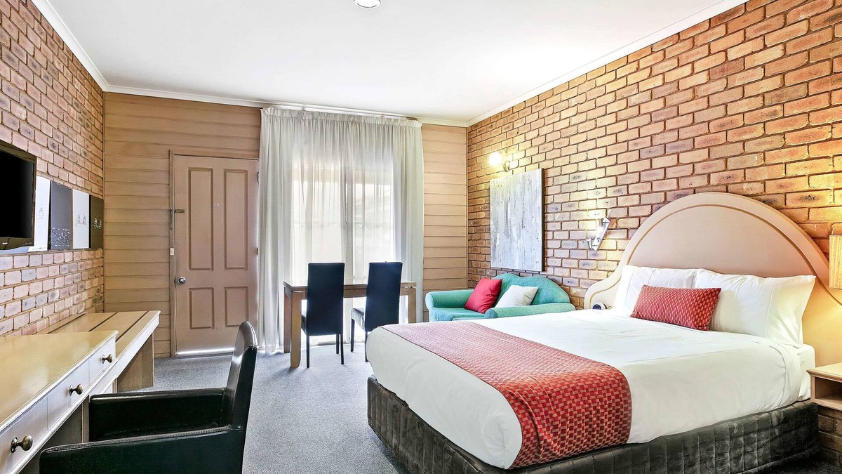 Golden Square Hotel | Quality Inn Colonial