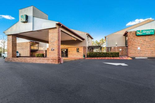 West Columbia Hotel | Quality Inn Columbia Airport