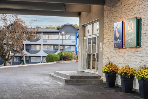 Kingston Hotel | Quality Inn & Conference Centre Kingston Central