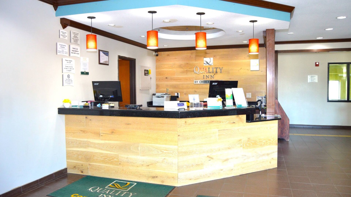 Iowa River Landing Hotel | Quality Inn Coralville - Iowa River Landing