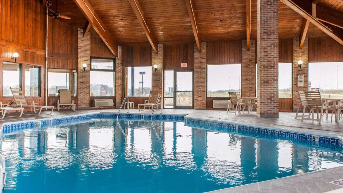 Effingham Hotel | Quality Inn Effingham North