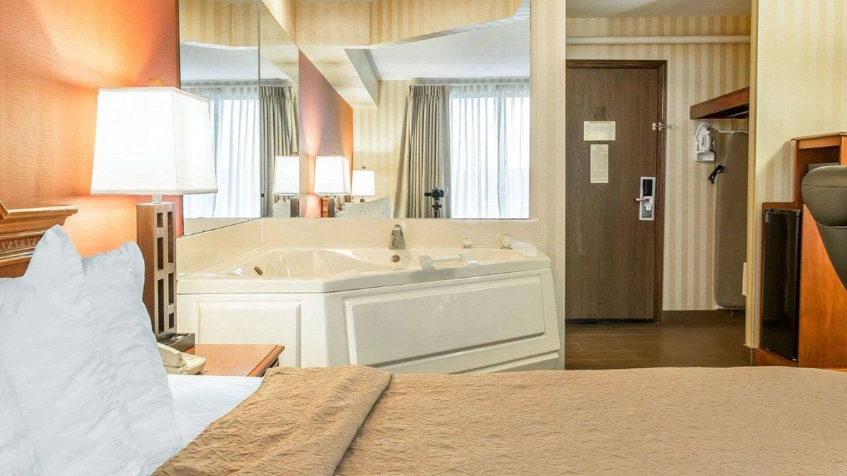 Gaylord Hotel | Quality Inn Gaylord