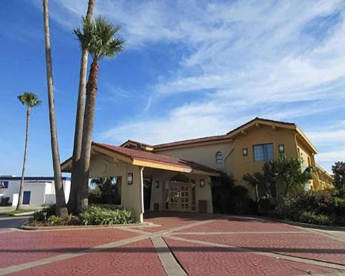 Harlingen Hotel | Quality Inn Harlingen