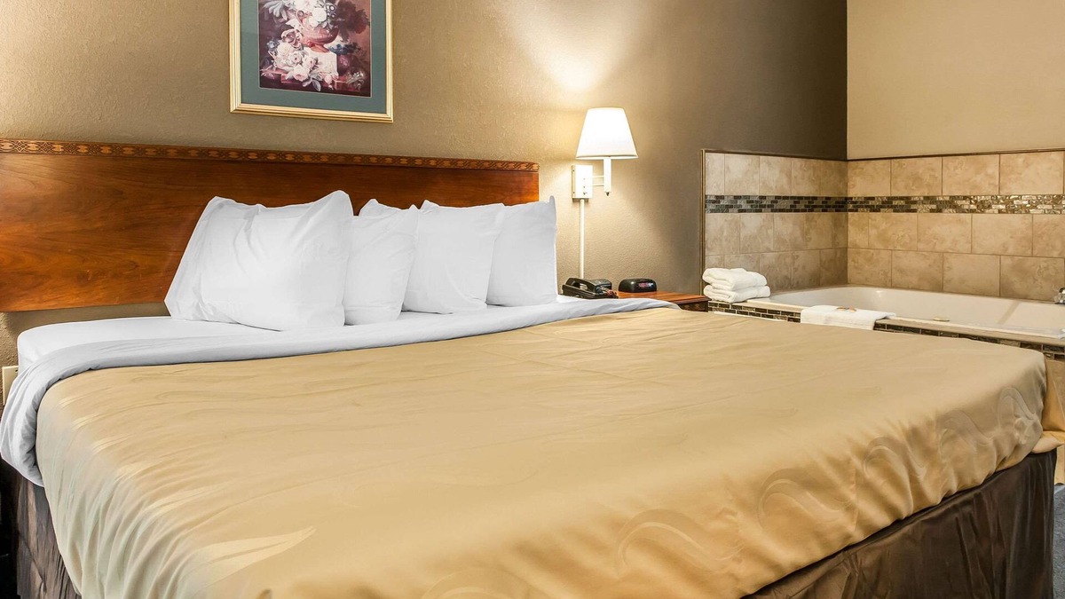 Lewisport Hotel | Quality Inn Lewisport