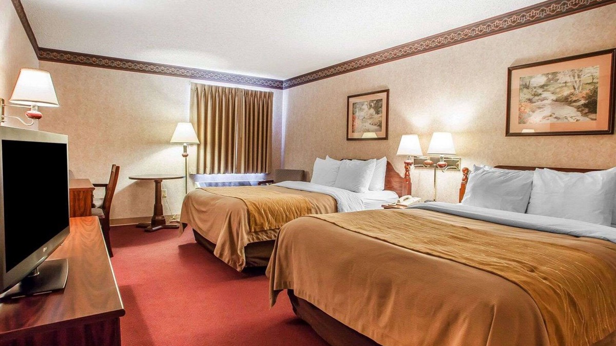 Bethel Hotel | Quality Inn Midway