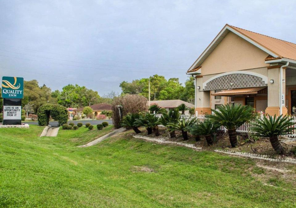 Chiefland Hotel | Quality Inn near Manatee Springs State Park