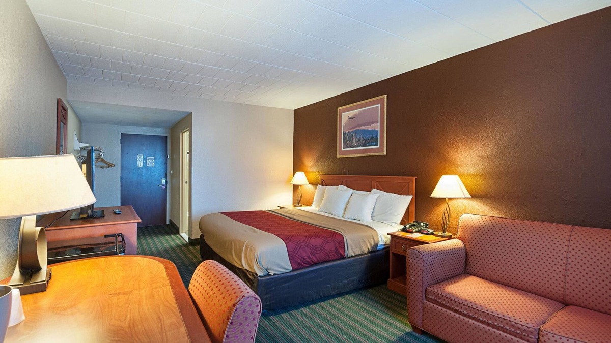 Reisterstown Station Hotel | Quality Inn Near Pimlico Racetrack