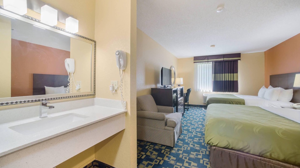 O'Fallon Hotel | Quality Inn O'Fallon IL - St. Louis