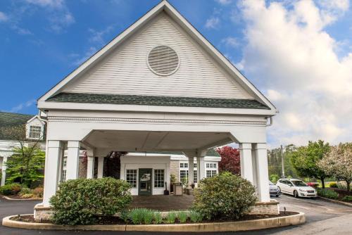 Oakdale Hotel | Quality Inn Pittsburgh Airport