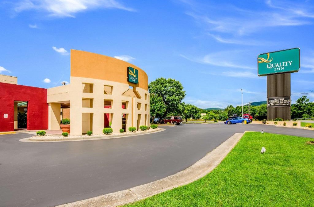 Roanoke Hotel | Quality Inn Roanoke Airport