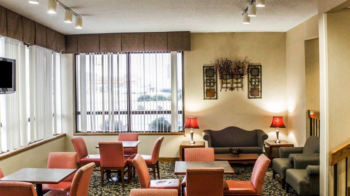 Roanoke Rapids Hotel | Quality Inn Roanoke near Lake Gaston